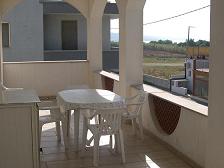 Veranda con tavolo e sedie